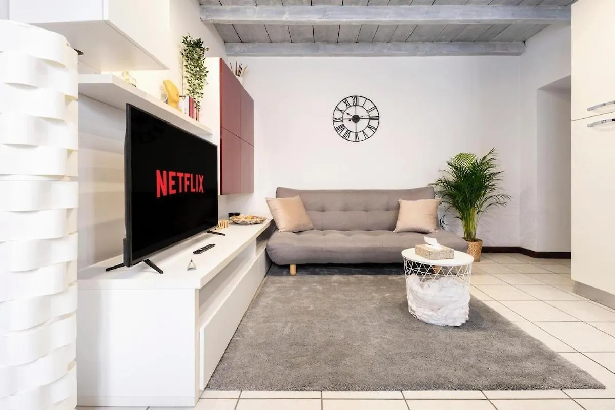 Astra-Timeless Elegance In Como City Center Apartment